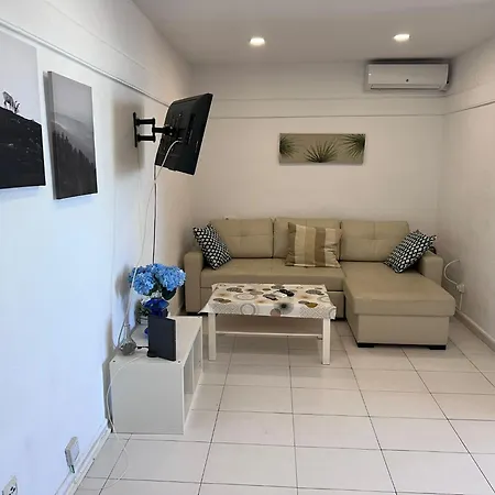 In Paseo Maritimo- First Line To The With Sea View 푸엔히롤라