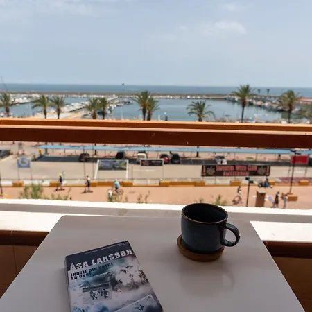 In Paseo Maritimo- First Line To The With Sea View * 푸엔히롤라